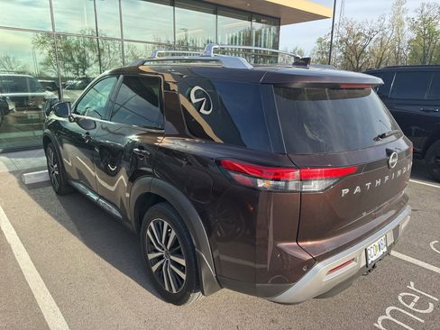 Used 2022 Nissan Pathfinder Platinum w/ Cargo Package image 2