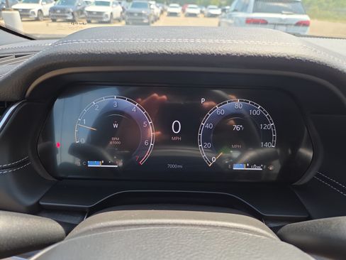 Used 2025 Jeep Grand Cherokee Limited RWD image 11
