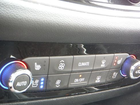 Used 2019 Buick Enclave Avenir w/ Avenir Technology Package AWD/4WD image 26