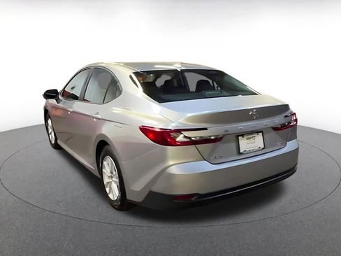 Used 2025 Toyota Camry LE image 11