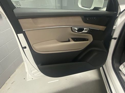 Used 2025 Volvo XC90 B6 Plus image 7