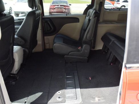 Used 2015 Dodge Grand Caravan SXT image 30