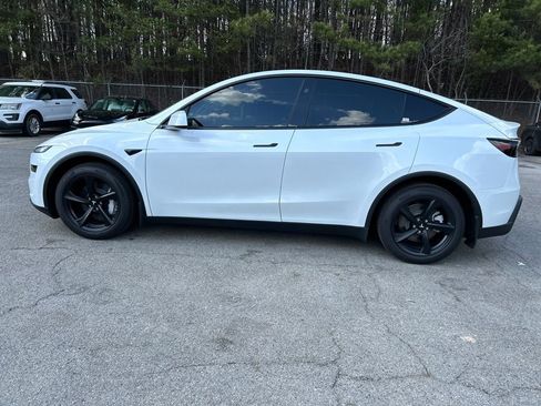 Used 2026 Tesla Model Y 2WD image 4