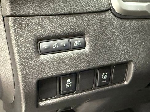 Used 2023 Nissan Murano SV image 18