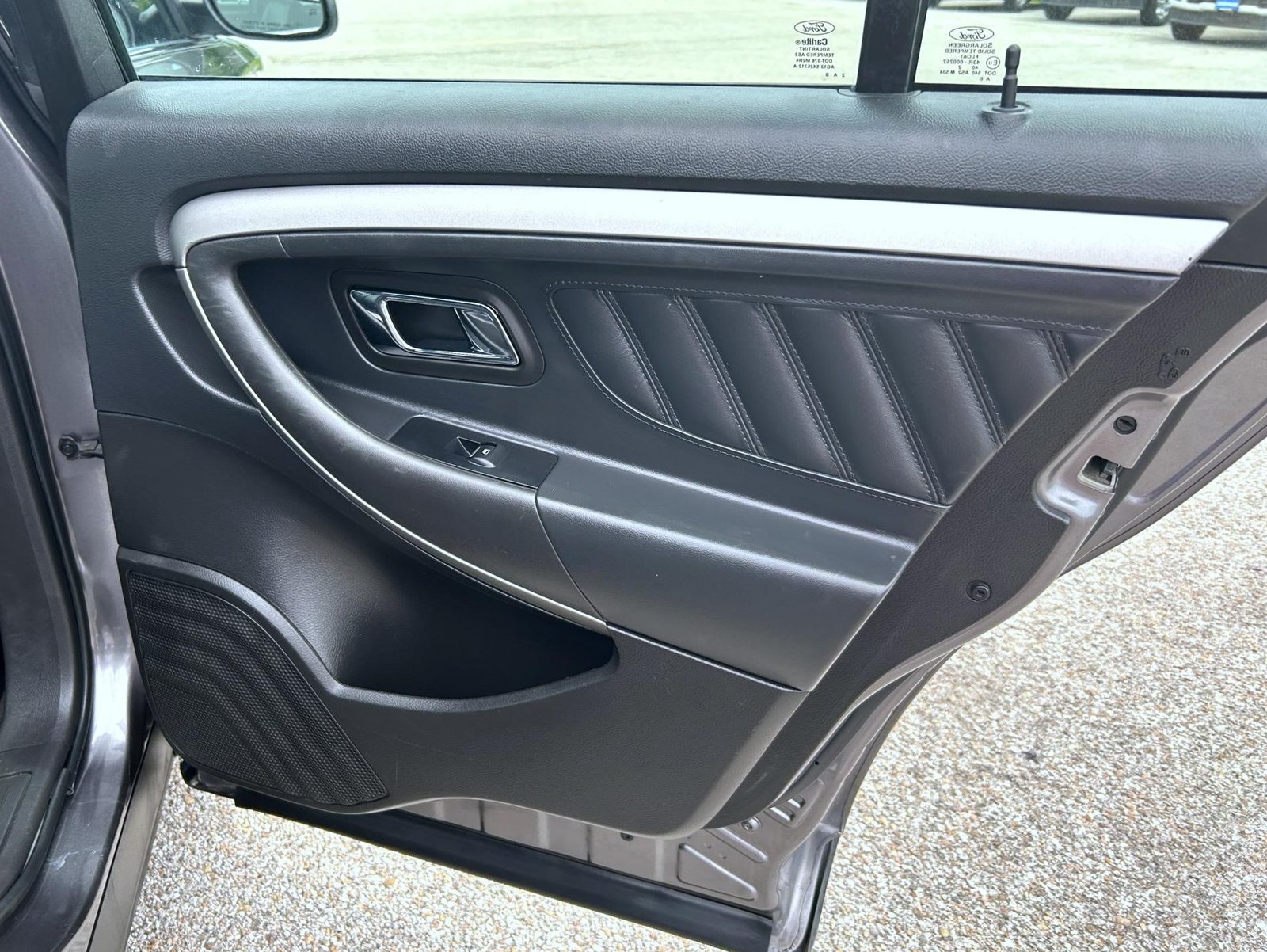 Used 2013 Ford Taurus SEL FWD image 18