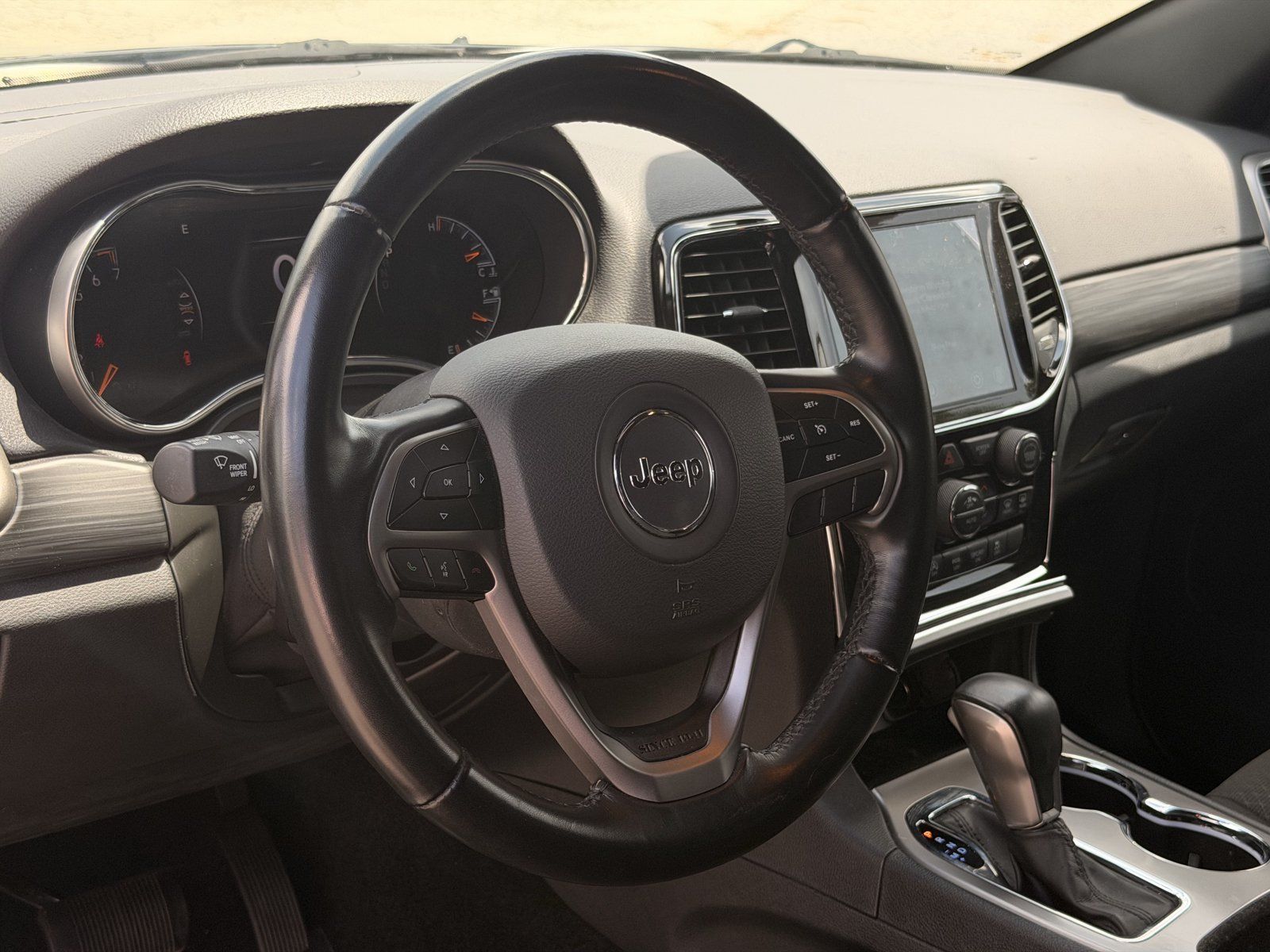 Used 2022 Jeep Grand Cherokee Laredo E AWD/4WD image 17
