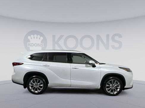 Used 2023 Toyota Highlander Limited image 8