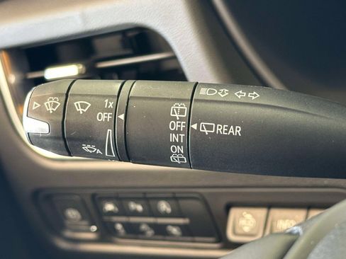 Used 2024 Chevrolet Tahoe Premier w/ Premium Package image 22