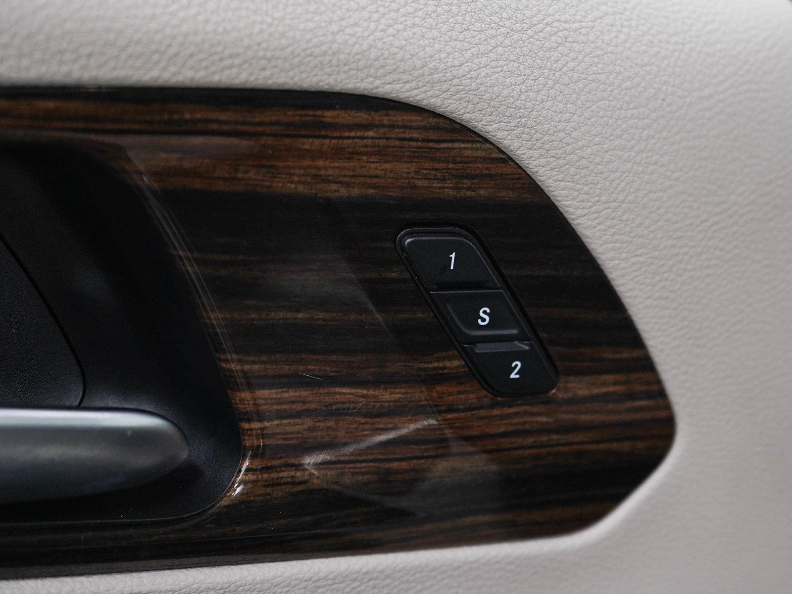 Used 2023 Chrysler Pacifica Limited FWD image 24