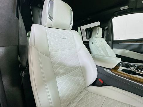 Used 2025 Cadillac Escalade Sport Platinum w/ LPO, ONYX Package AWD/4WD image 37