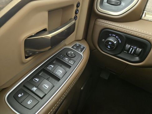 Used 2024 RAM 3500 Limited image 30