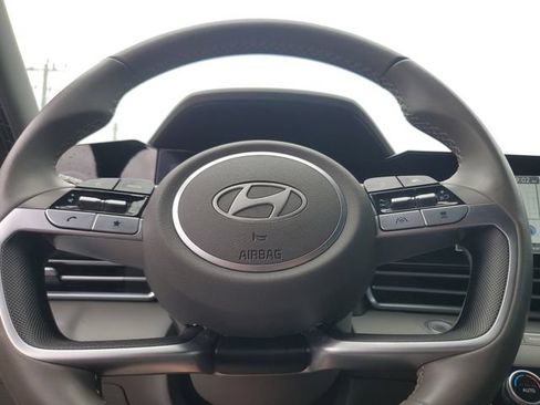 Certified 2025 Hyundai Elantra SEL FWD image 13