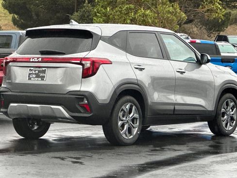 New 2026 Kia Seltos LX FWD image 4