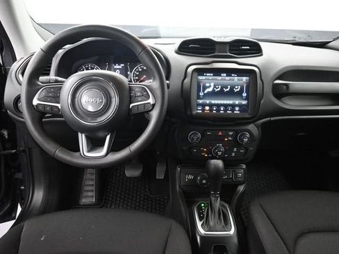 Used 2023 Jeep Renegade Latitude AWD/4WD image 11