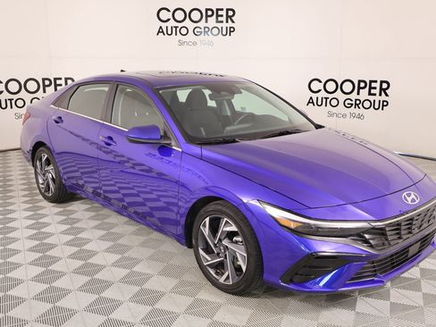 Certified 2025 Hyundai Elantra SEL image 1