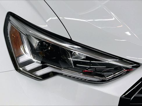 Certified 2025 Audi Q3 2.0T Premium w/ Convenience Package image 31