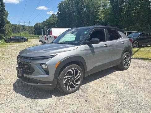 Used 2024 Chevrolet TrailBlazer RS w/ Convenience Package AWD/4WD image 2