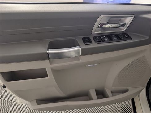 Used 2008 Chrysler Town & Country Touring image 14