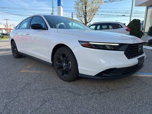 Certified 2025 Honda Accord SE image 3