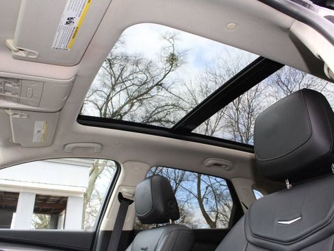 Used 2018 Cadillac XT5 Luxury w/ Driver Awareness Package image 13