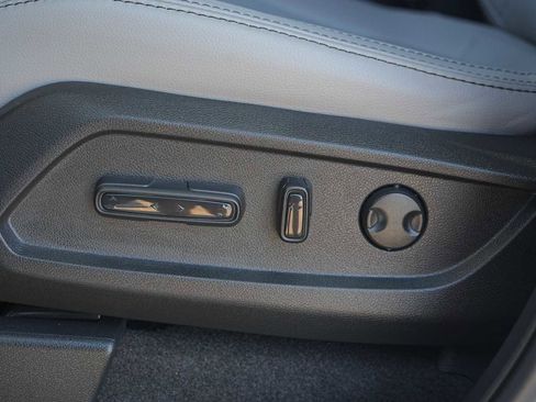 Used 2025 Honda Pilot EX-L image 12