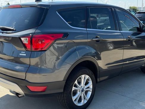 Used 2019 Ford Escape SE FWD image 5