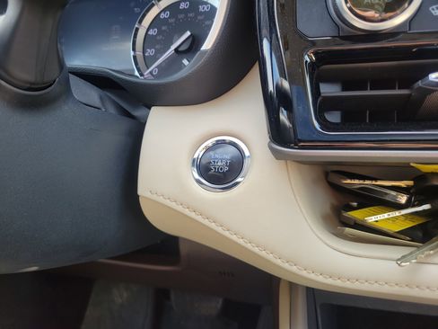 Used 2022 Toyota Highlander XLE image 29