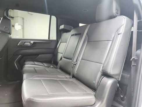 Used 2025 Chevrolet Suburban Z71 AWD/4WD image 11