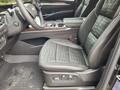 New 2026 Cadillac Escalade ESV Platinum Sport w/ LPO, ONYX Package AWD/4WD image 19