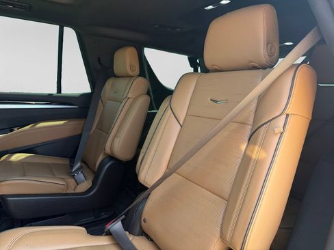 Used 2025 Cadillac Escalade Premium Luxury AWD/4WD image 37