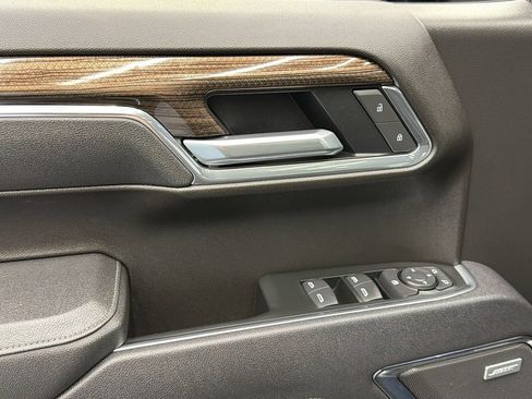 Used 2025 Chevrolet Silverado 1500 LT Trail Boss w/ Convenience Package II AWD/4WD image 21