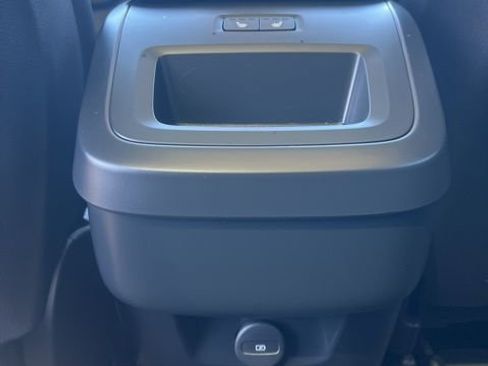 Used 2025 Volvo XC60 B5 Core image 24