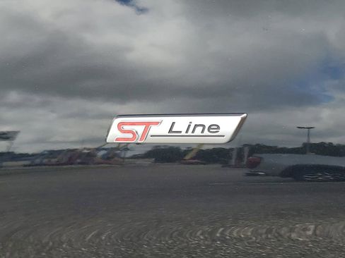 Used 2025 Ford Explorer ST-Line w/ ST-Line Street Pack AWD/4WD image 28