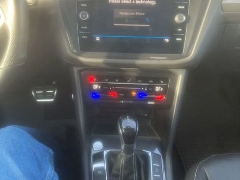 Used 2023 Volkswagen Tiguan SE R-Line image 6