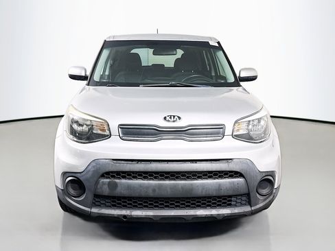 Used 2019 Kia Soul Base image 2