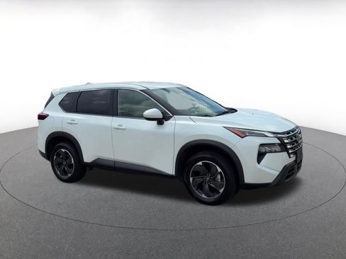 Used 2025 Nissan Rogue SV AWD/4WD image 2