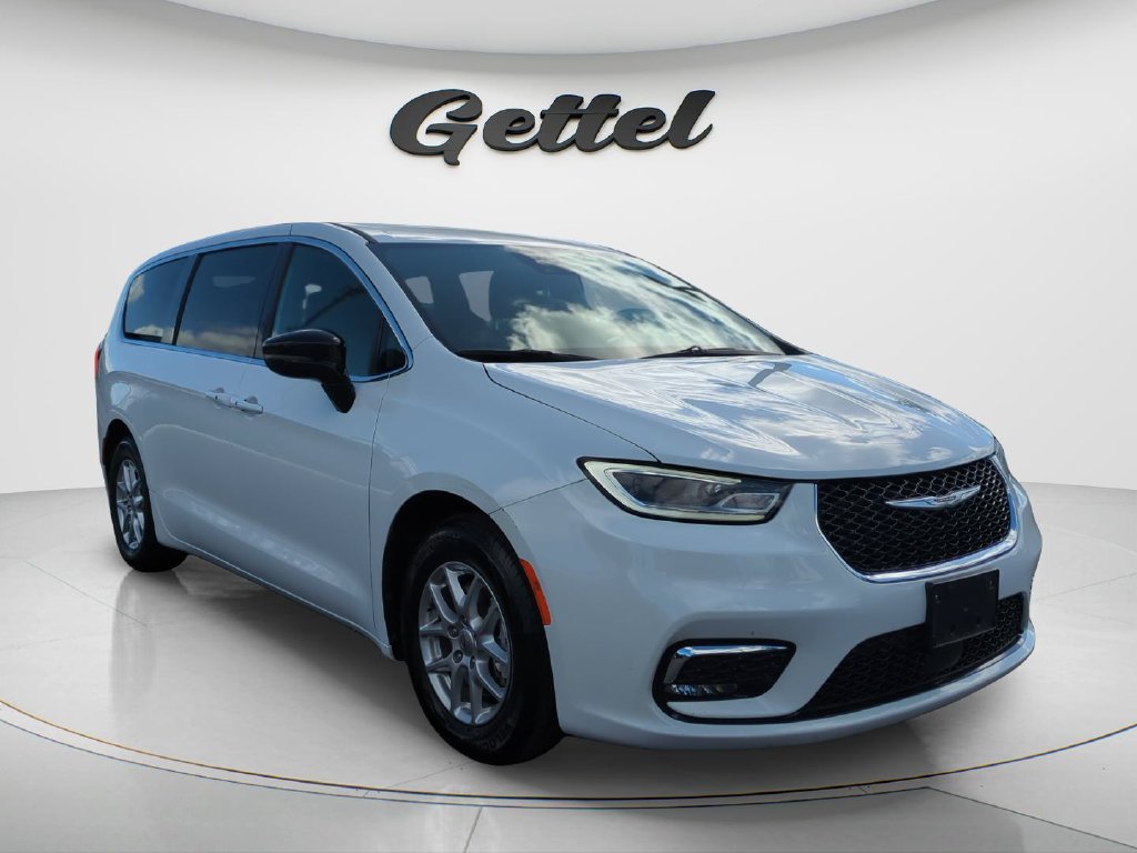 Used 2025 Chrysler Pacifica Select FWD image 7