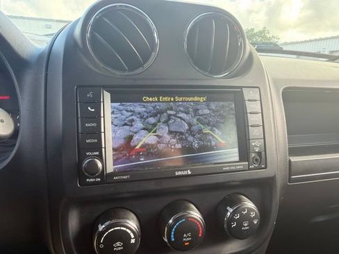 Used 2016 Jeep Patriot High Altitude AWD/4WD image 13
