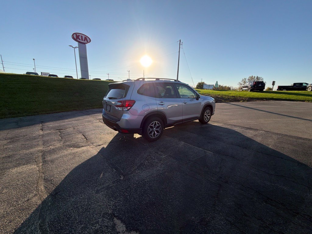 Used 2023 Subaru Forester Premium AWD/4WD image 5