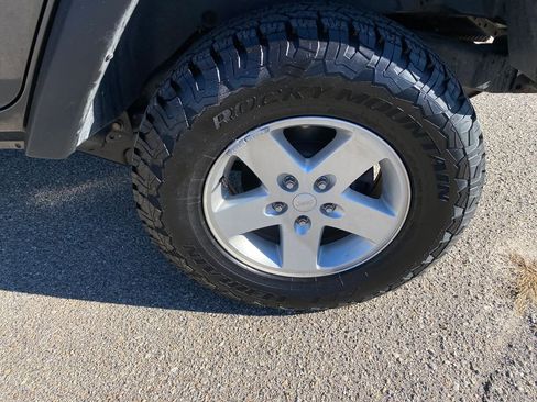 Used 2017 Jeep Wrangler Unlimited Sport w/ Quick Order Package 24S image 28