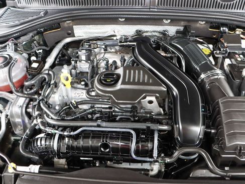 Used 2024 Volkswagen Jetta SE image 29