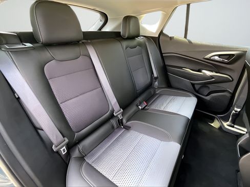 Used 2025 Chevrolet Trax LT FWD image 20