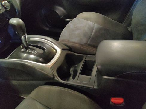 Used 2015 Nissan Rogue S FWD image 26