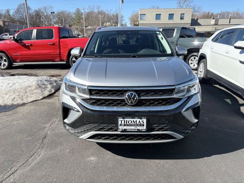 Used 2023 Volkswagen Taos SEL image 2