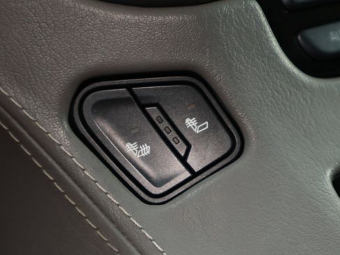 Used 2015 Chevrolet Suburban LT RWD image 20