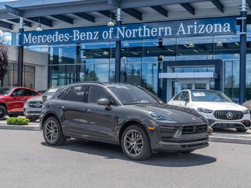 Used 2023 Porsche Macan AWD/4WD image 1
