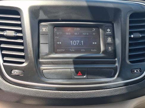 Used 2016 Chrysler 200 Limited FWD image 16
