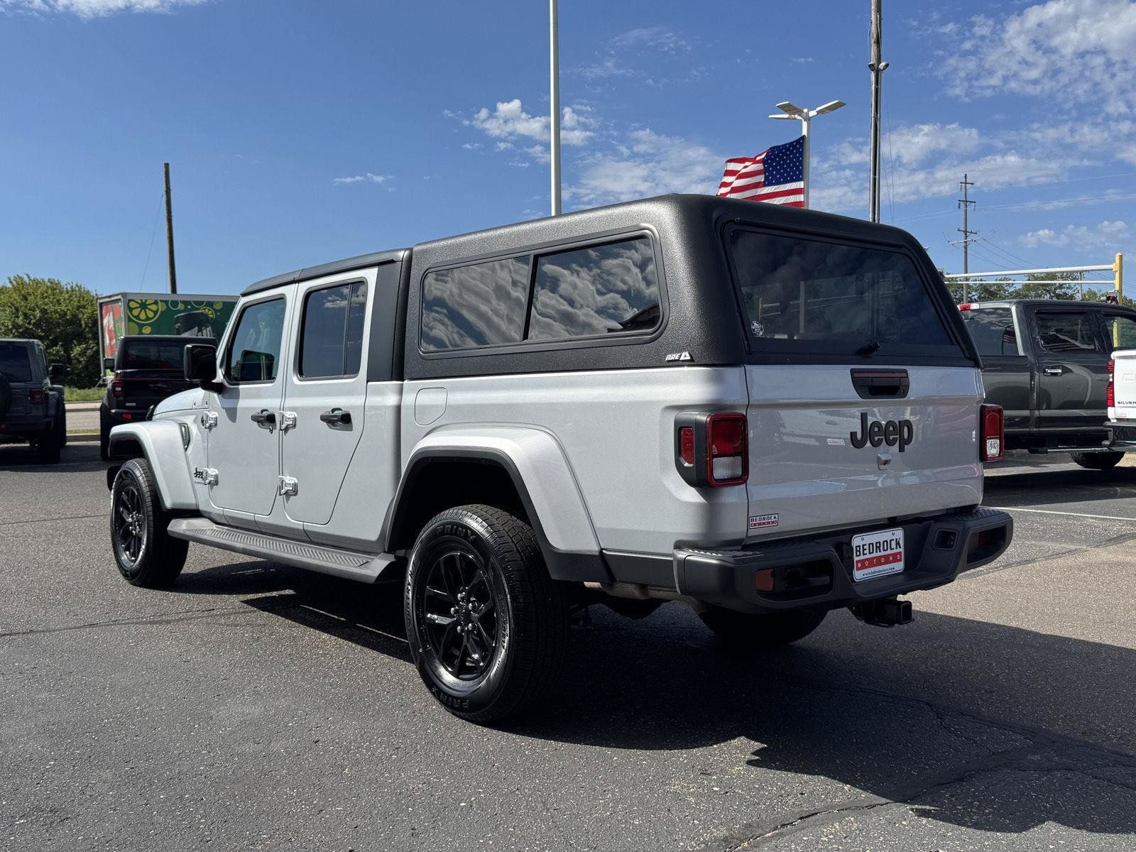 Used 2023 Jeep Gladiator Sport AWD/4WD image 5