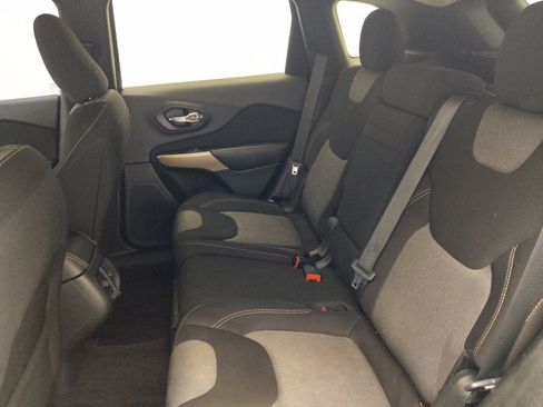 Used 2018 Jeep Cherokee Latitude image 18