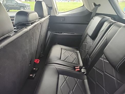 Used 2024 Volkswagen Atlas SE image 11